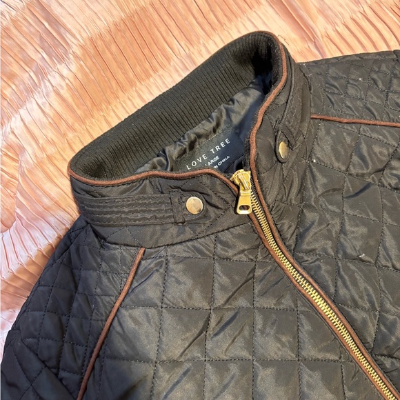 LOVETREE quilted gold trim jacket - Picture 4 of 5